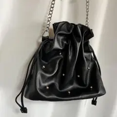 スタッズ付きショルダーバッグ