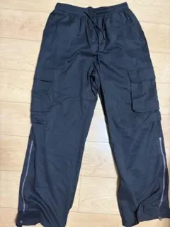 ブラックカーゴパンツ サイドポケット付き