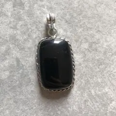 天然石オニキスのペンダントトップ