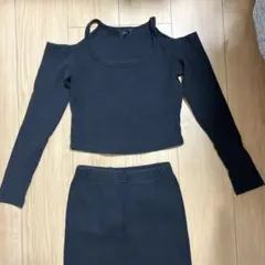 オフショルダー ブラック クロップドトップとスリットロングスカートセット