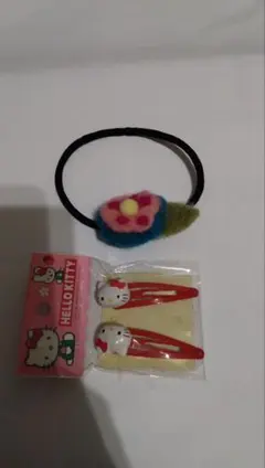 ハローキティ ヘアピン2個セットとヘアゴム