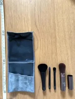 RMK メイクブラシセット　& KANZAKI MEGUMI フェイスブラシのサムネイル
