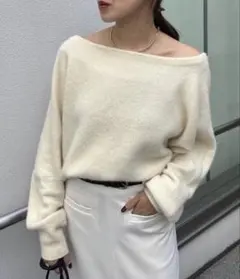 新品未使用　SHENERY ファーウールオフショルニット　オフホワイトのサムネイル