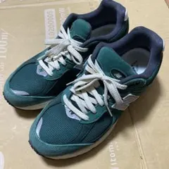 New Balance 2002R グリーン スニーカーのサムネイル