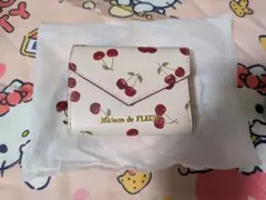 Maison de FLEUR チェリー柄 リーフ付きチェリーウォレットのサムネイル