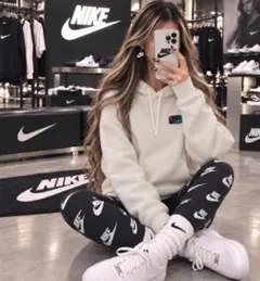 NIKE 薄シミ数箇所あり 裏起毛パーカー 珍しいデザイン激かわ