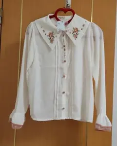 axes femme 金木犀 刺繍襟 ブラウス 長袖のサムネイル