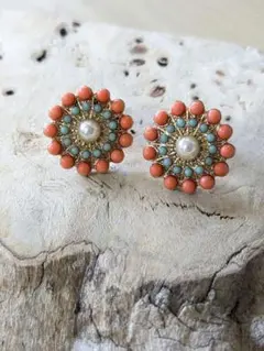 パールのお花ピアス　ゴールド