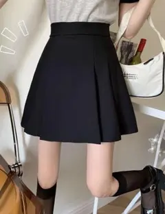 黒のハイウエストプリーツスカート