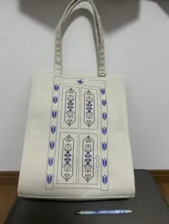 しまむらKahoさんプロデュースのエルサの部屋の扉トートバックのサムネイル
