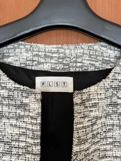 黒 ノーカラージャケット