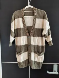 セシルマクビー オリーブグリーンとクリームのストライプカーディガン