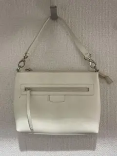 ホワイト ハンドバッグ ファスナー付き イタリア製　レザーバック　ショルダー付き