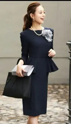 ネイビー ペプラムスタイル ワンピース