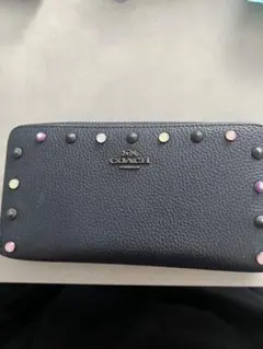 美品COACH スタッズ付き ネイビー長財布