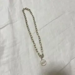アクセサリー　ゴールド　チェーンネックレス　ロゴ付き