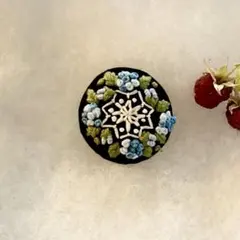 ミナペルホネン 刺繍ヘアゴムorブローチ NO.313 - メルカリ
