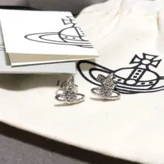 VivienneWestwood 両耳オーブピアス