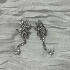 花モチーフ クリスタル イヤリング