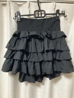 フリル付きブラックミニスカート