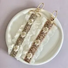 フリルリボン×インド刺繍リボン　ハンドストラップ