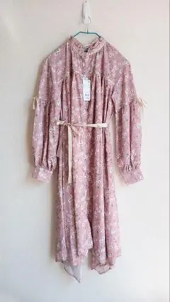 〈新品タグ付き〉アクシーズファム　小花シャツワンピース　秋服