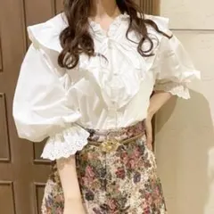 フリルブラウス