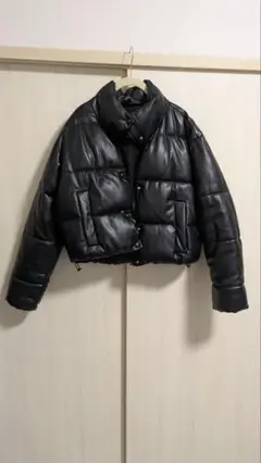 【新品タグ付き】ZARA フェイクレザー パフジャケット 黒 Mサイズ 美品】ZARAザラ フェイクレザーパフジャケット ダウンジャケット