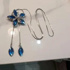 〈USED美品♪〉青いクリスタル花型ネックレス♪