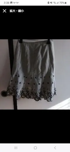 刺繍入りグレーひざ丈フレアスカート