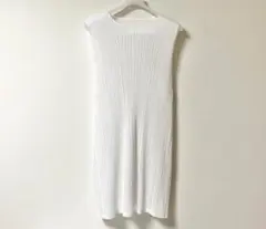 pleats please ISSEY MIYAKE ホワイト　ノースリーブ