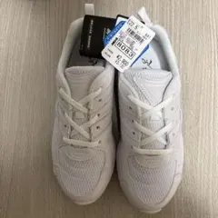 瞬足　スニーカー 22.5cm