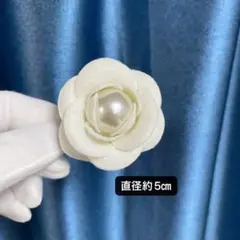 パールブローチ　コサージュ　カメリアフラワー　モチーフ
