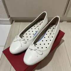 ホワイトリボン付きバレエシューズ