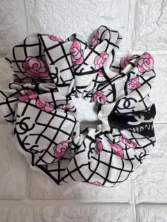 花柄シュシュ CCロゴ入り　ヘアゴム　ホワイト