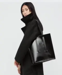 ジルサンダーコラボ　UNIQLO +J レザートートバッグ ブラックのサムネイル