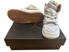 Item thumbnail for item 245f0aa9-8397-4a89-ade9-6803a29db51d