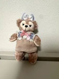 ディズニーシー ダッフィーたちのかくれんぼシェリーメイ　ぬいぐるみバッジ2019