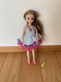 リカちゃん人形 水色とピンクのドレス