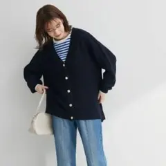 新品✨ ショコラフィネローブ　ポイント釦Vネックカーディガン　ネイビー