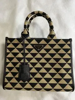 【新品未使用】PRADA 三角形パターン ハンドバッグ 2way