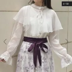 axes femme アクシーズファーム ケープ付きラメショートブラウス