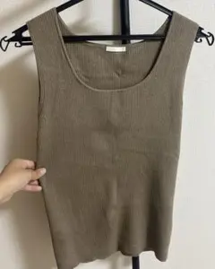 GU　リブスクエアネックニットタンクトップ