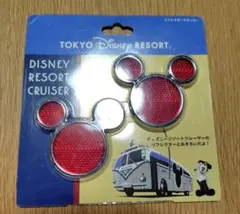 新品未使用】ディズニーリゾートクルーザー カーエンブレム 2種 - メルカリ