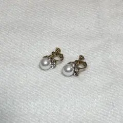 パールとクリスタルのゴールドイヤリング