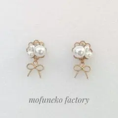 142》パールリボン【ホワイト】ピアス/イヤリング ハンドメイド 可愛い 白
