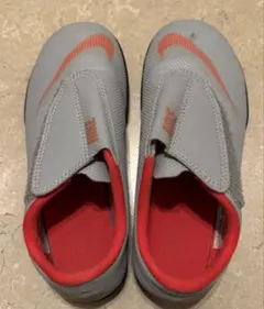 Nike キッズサッカーフットサル室内シューズ 19cm グレー/レッド