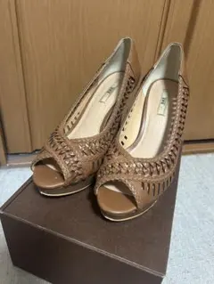 ブラウン オープントゥ ハイヒール 編み込みデザイン