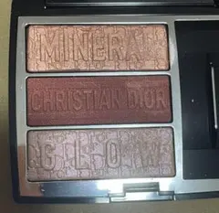 Dior トリオブリックパレット　733 コーラルグロウ