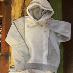 adidas グレー パーカーとパンツセット